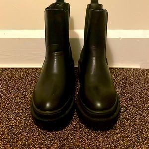 Size 7 combat boots. Never worn
